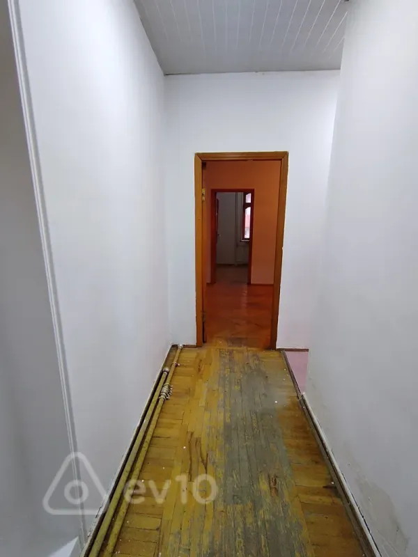 Satılır 2 otaqlı köhnə tikili 50 m²