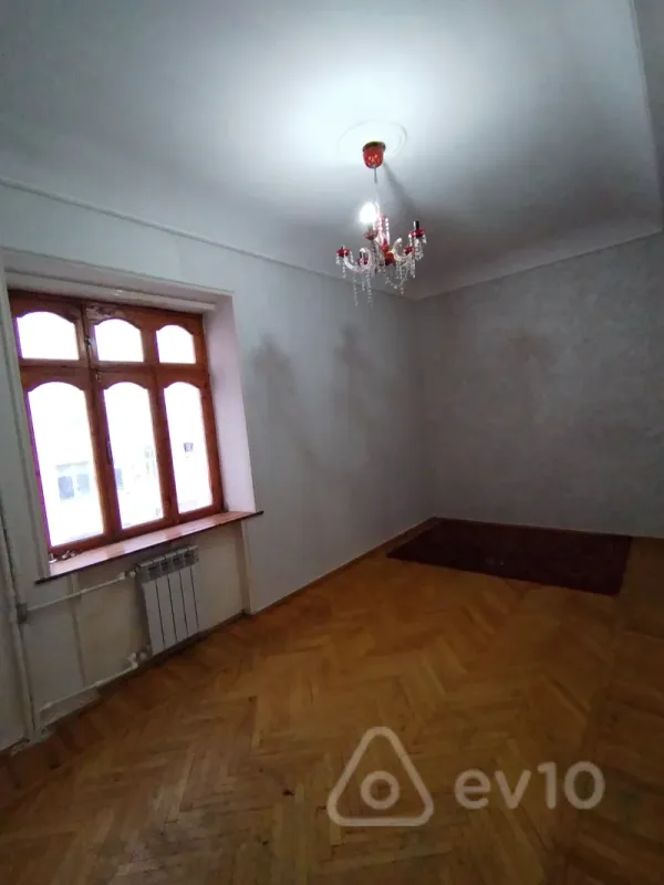 Satılır 2 otaqlı köhnə tikili 50 m²