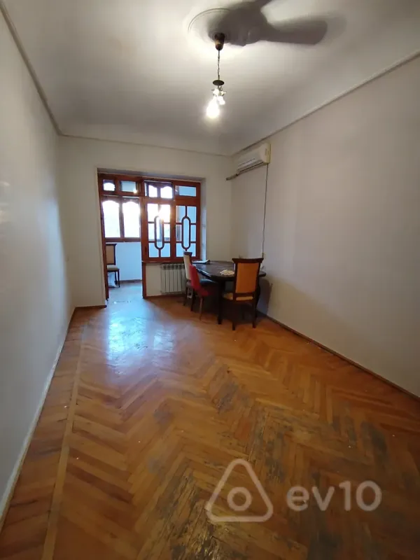 Satılır 2 otaqlı köhnə tikili 50 m²