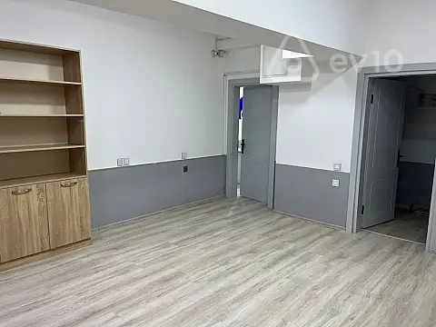 Kirayə verilir 3 otaqlı ofis 125 m²