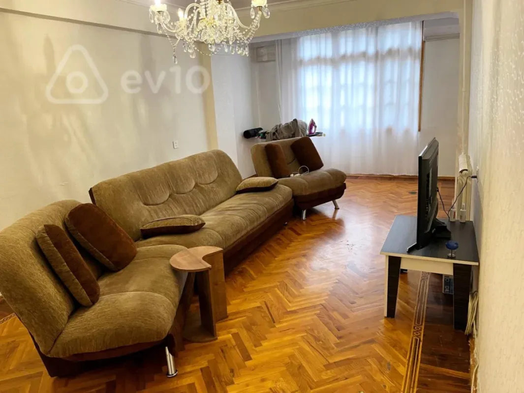 Kirayə verilir 2 otaqlı köhnə tikili 80 m²