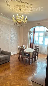 Satılır 3 otaqlı köhnə tikili 90 m²