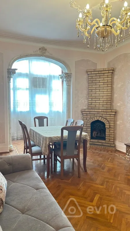 Satılır 3 otaqlı köhnə tikili 90 m²