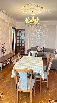 Satılır 3 otaqlı köhnə tikili 90 m²