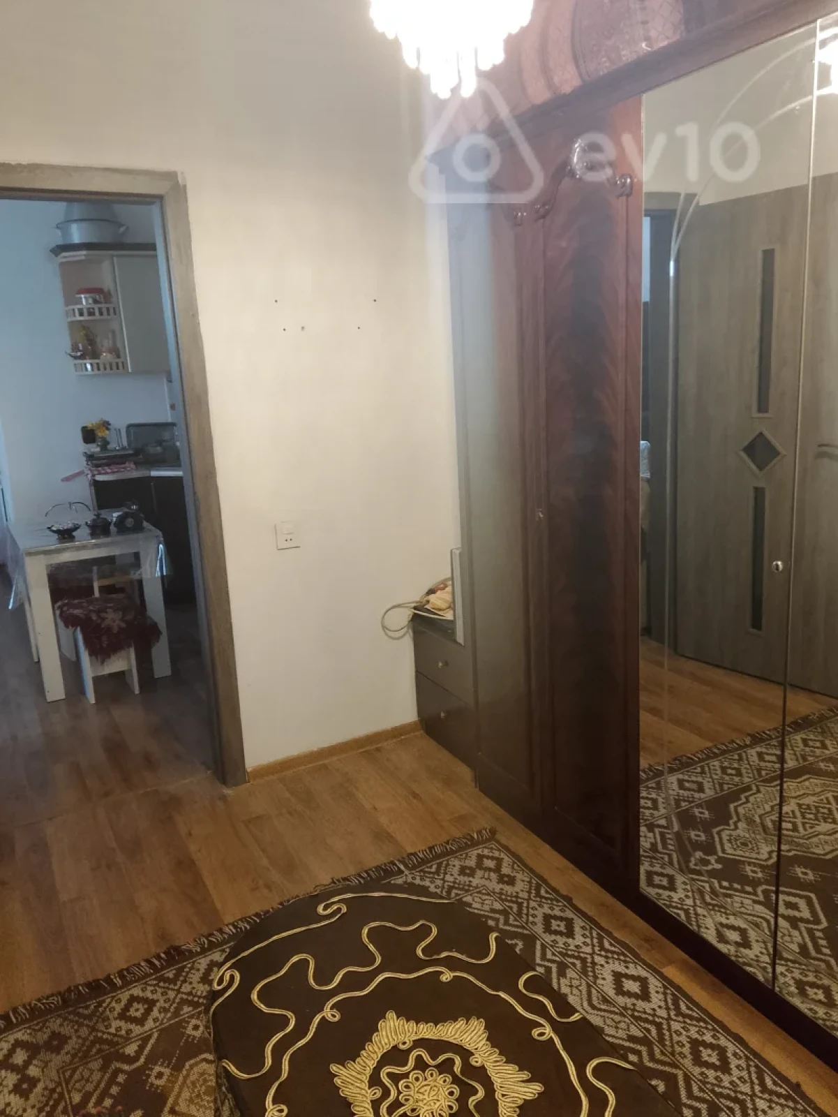 Satılır 3 otaqlı köhnə tikili 100 m²