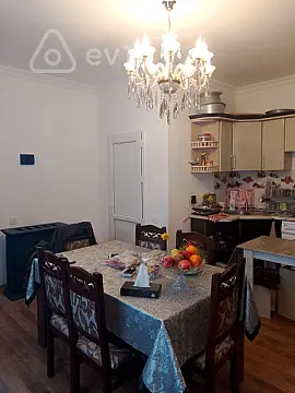 Satılır 3 otaqlı köhnə tikili 100 m²