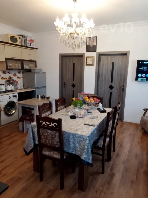 Satılır 3 otaqlı köhnə tikili 100 m²