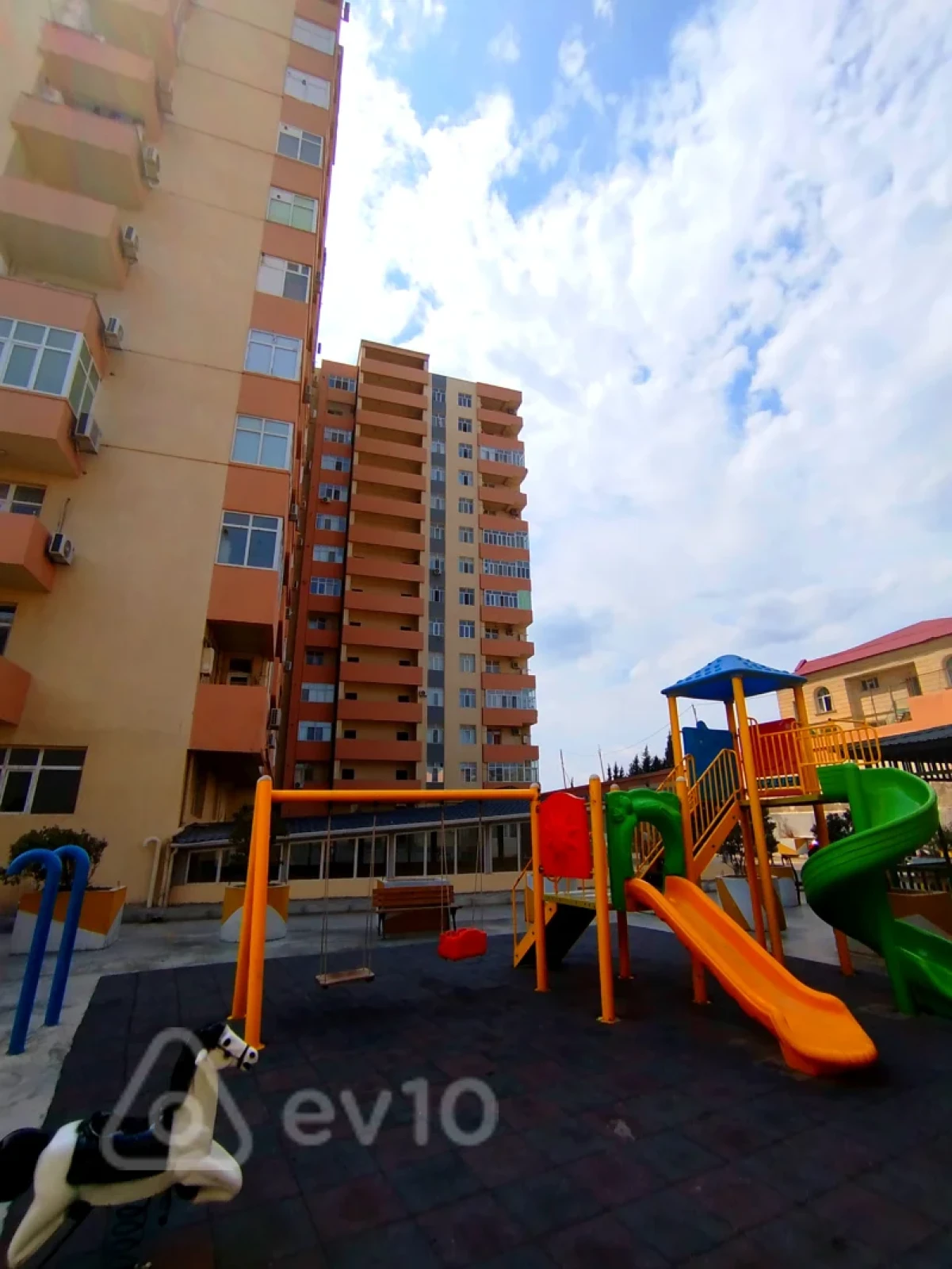 Satılır 3 otaqlı yeni tikili 65 m²