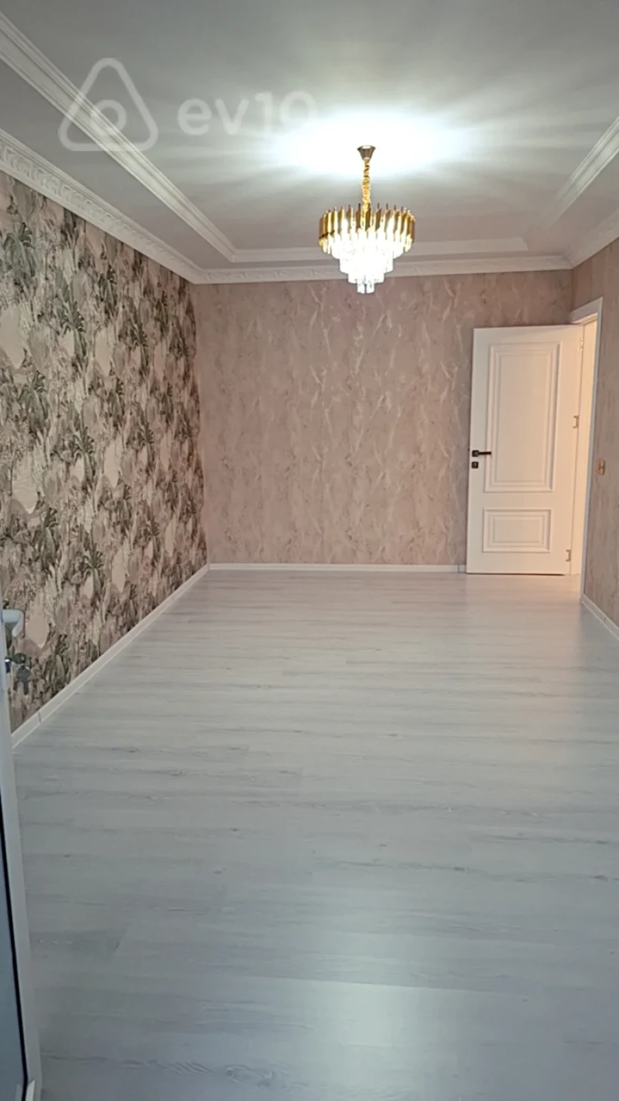 Satılır 5 otaqlı köhnə tikili 111 m²