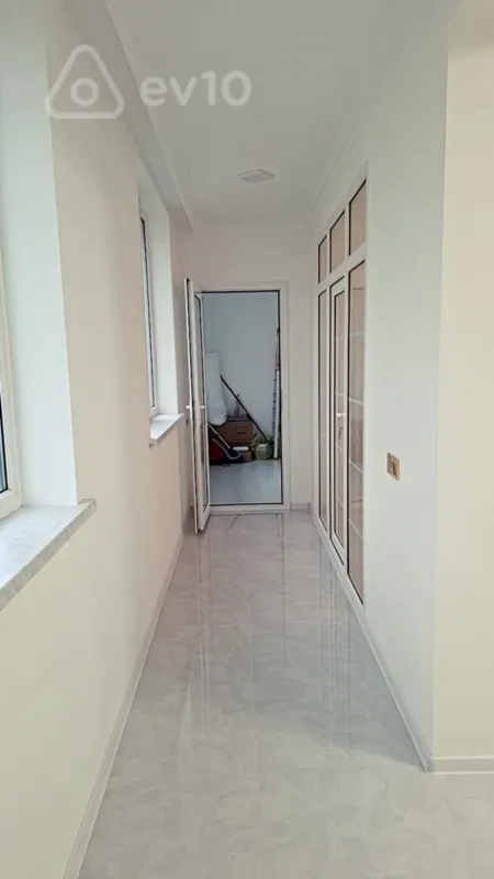 Satılır 5 otaqlı köhnə tikili 111 m²