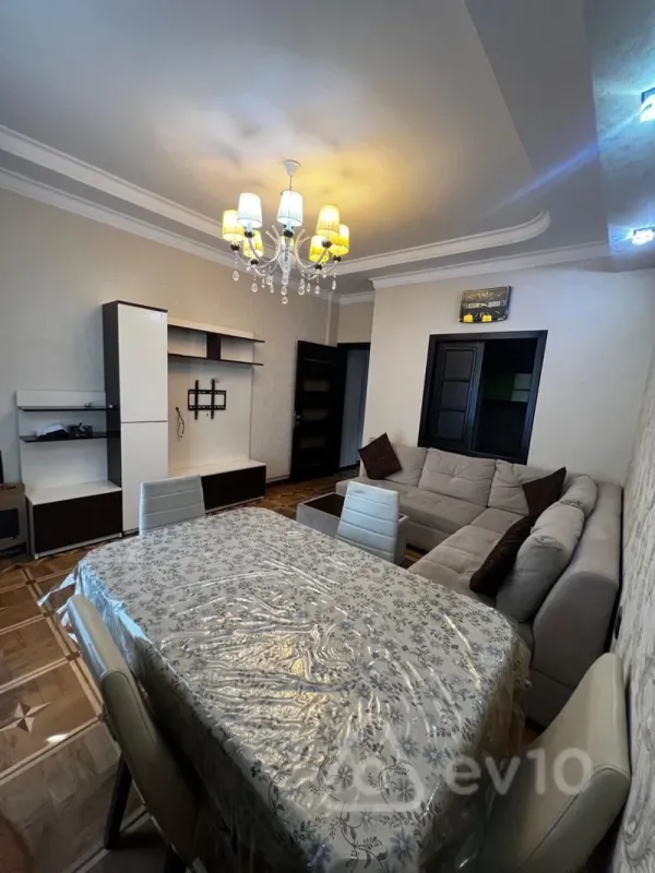 Kirayə verilir 3 otaqlı yeni tikili 95 m²