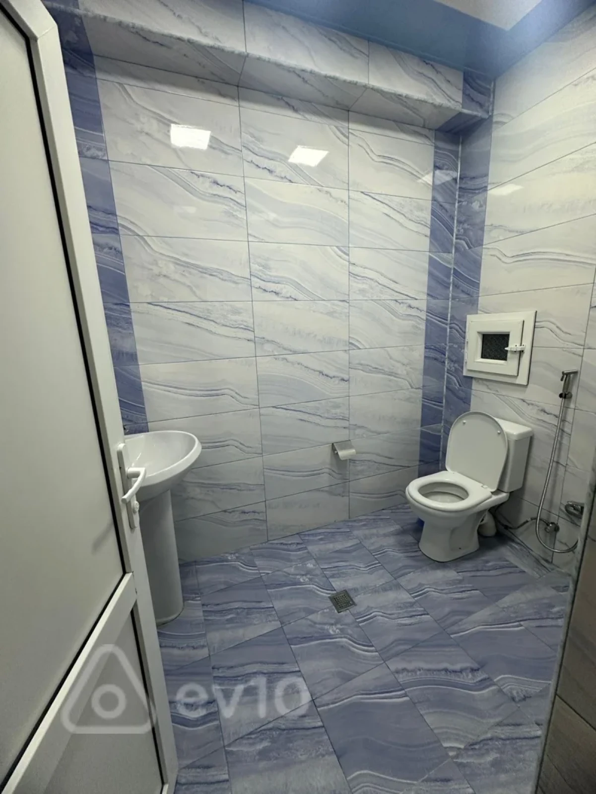 Kirayə verilir 2 otaqlı yeni tikili 55 m²
