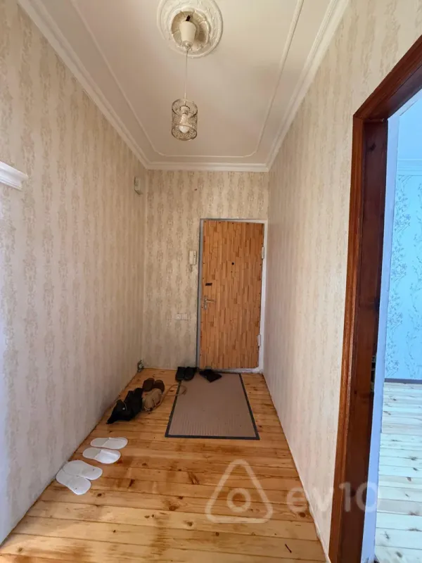 Satılır 3 otaqlı köhnə tikili 90 m²