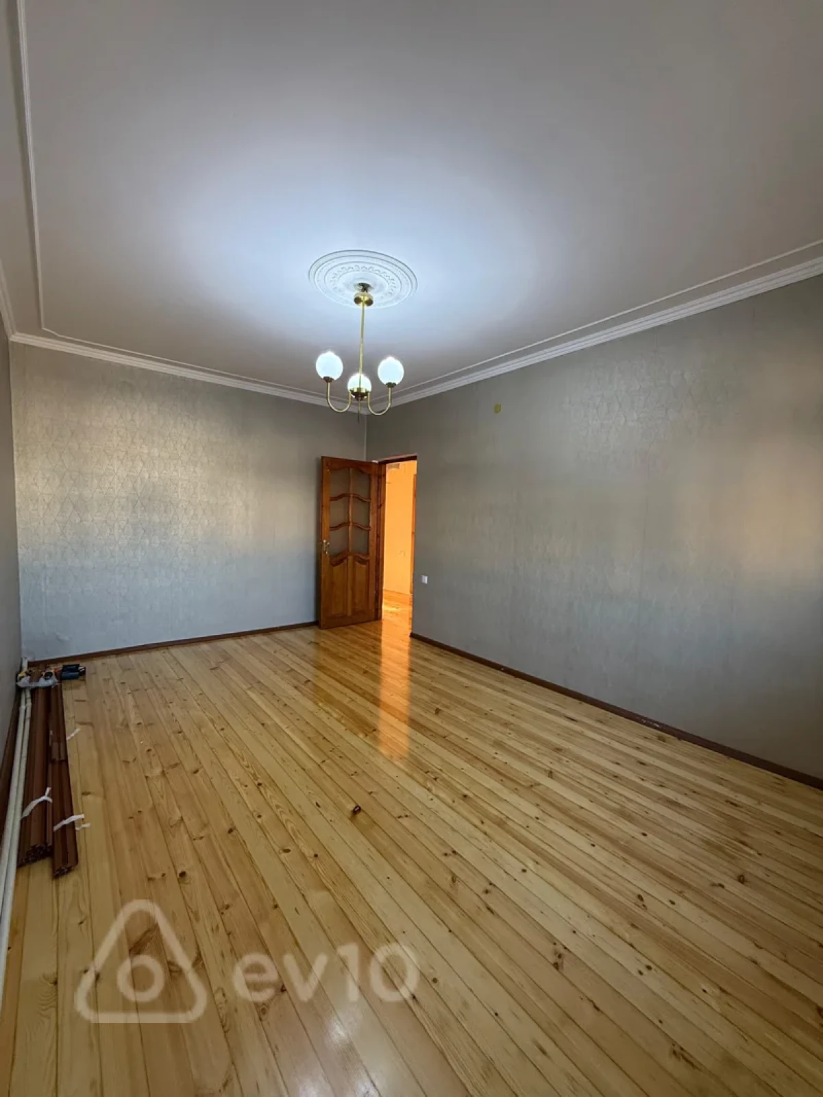 Satılır 3 otaqlı köhnə tikili 90 m²