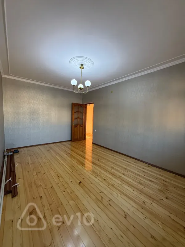 Satılır 3 otaqlı köhnə tikili 90 m²