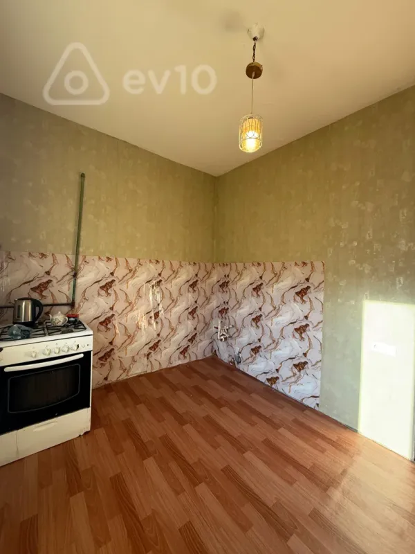 Satılır 3 otaqlı köhnə tikili 90 m²