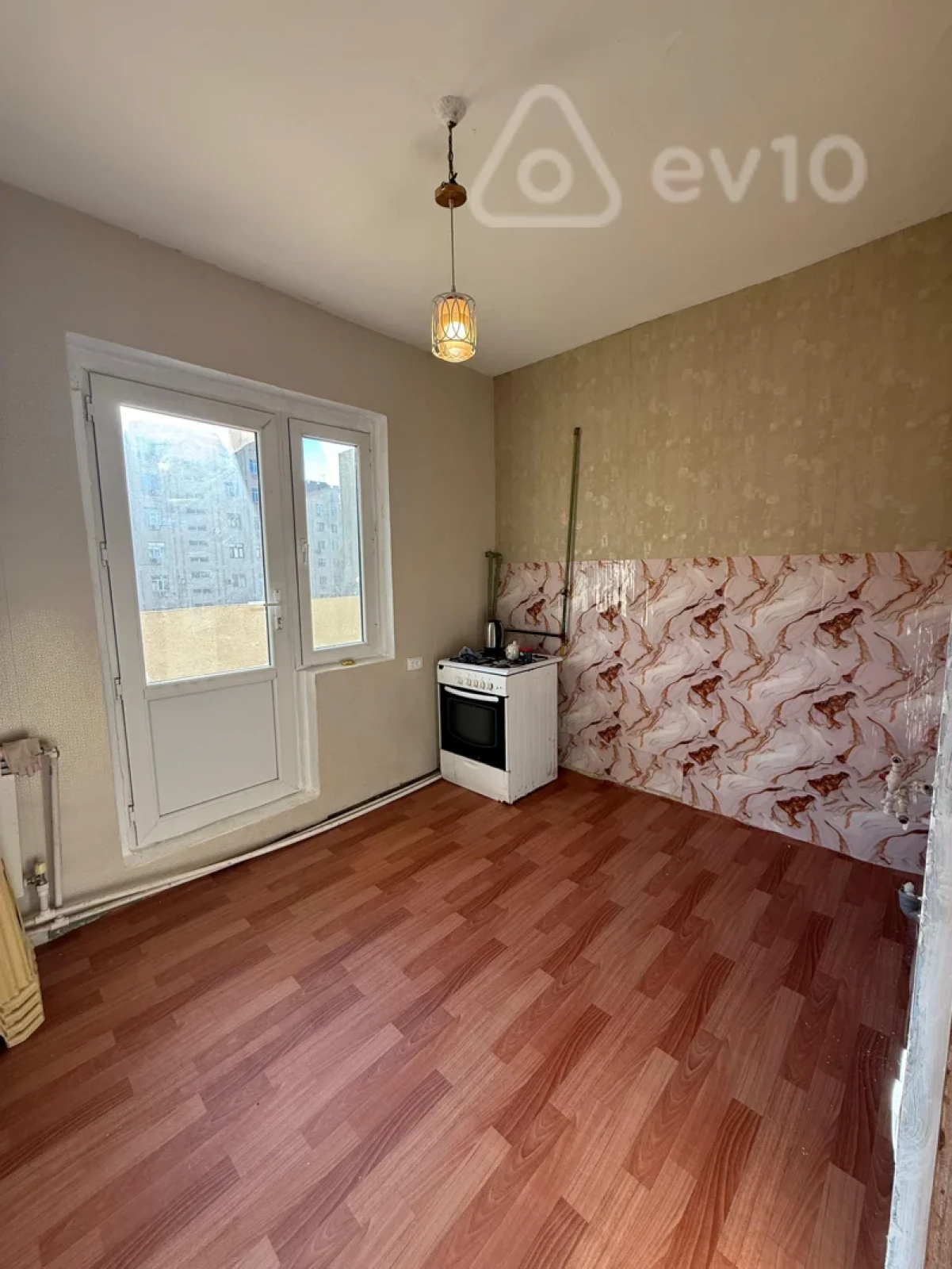 Satılır 3 otaqlı köhnə tikili 90 m²