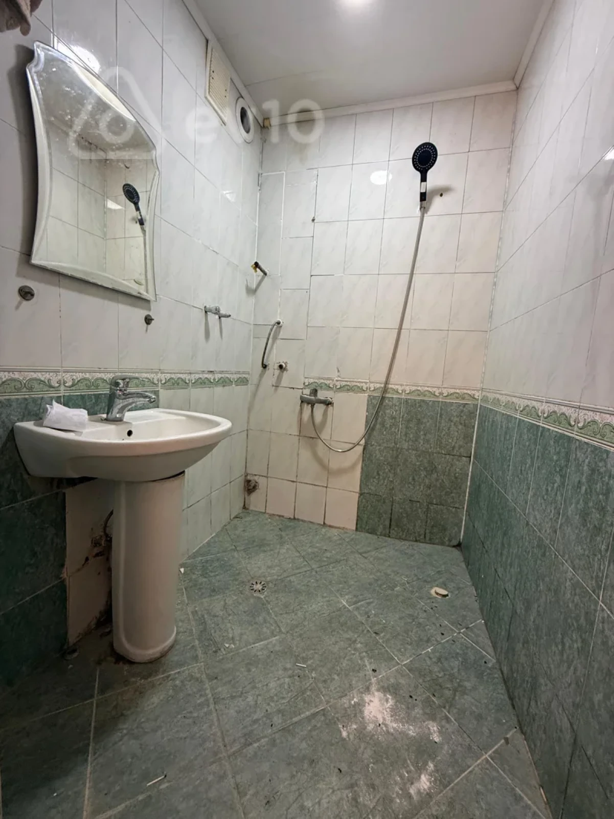 Satılır 3 otaqlı köhnə tikili 90 m²