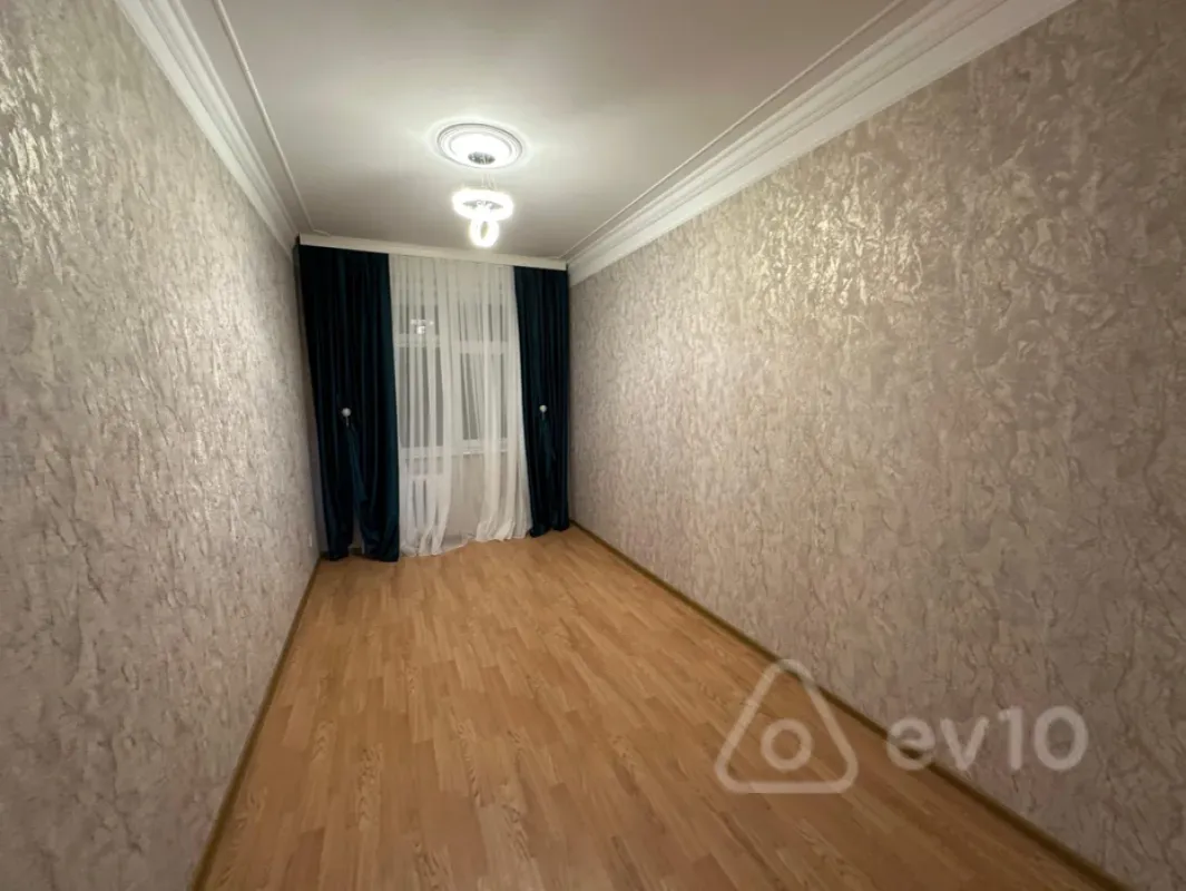 Satılır 2 otaqlı köhnə tikili 50 m²