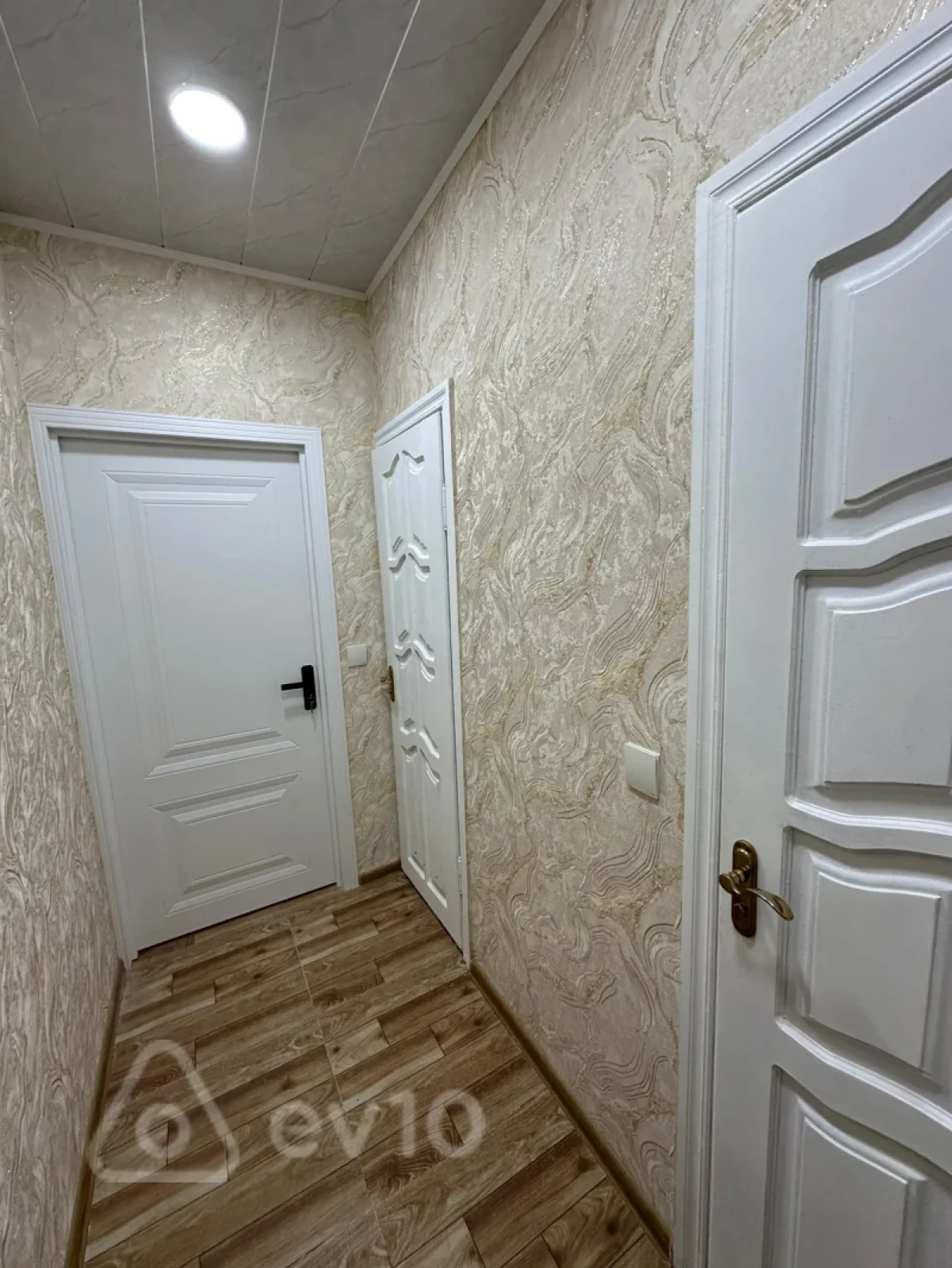 Satılır 2 otaqlı köhnə tikili 50 m²