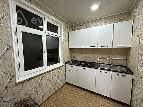 Satılır 2 otaqlı köhnə tikili 50 m²