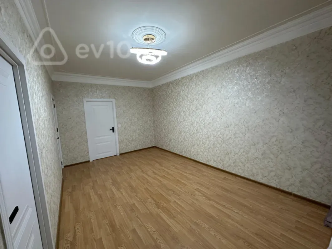 Satılır 2 otaqlı köhnə tikili 50 m²