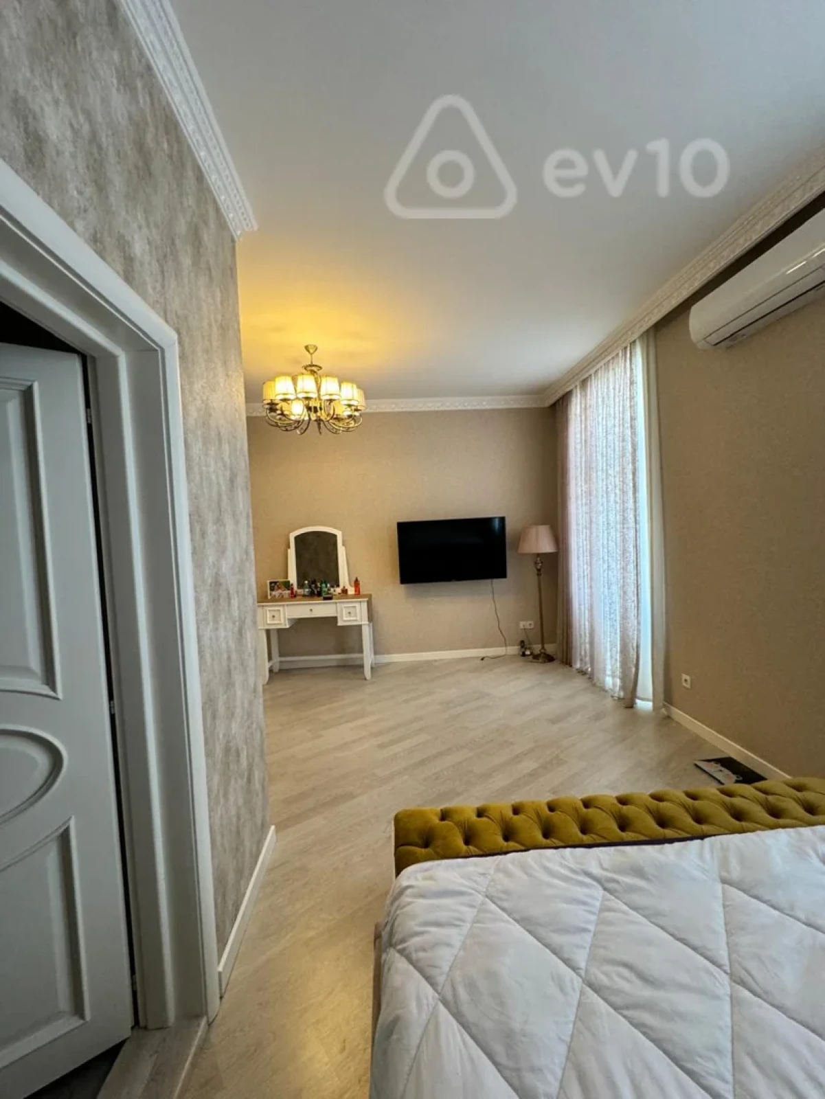 Kirayə verilir 4 otaqlı köhnə tikili 200 m²