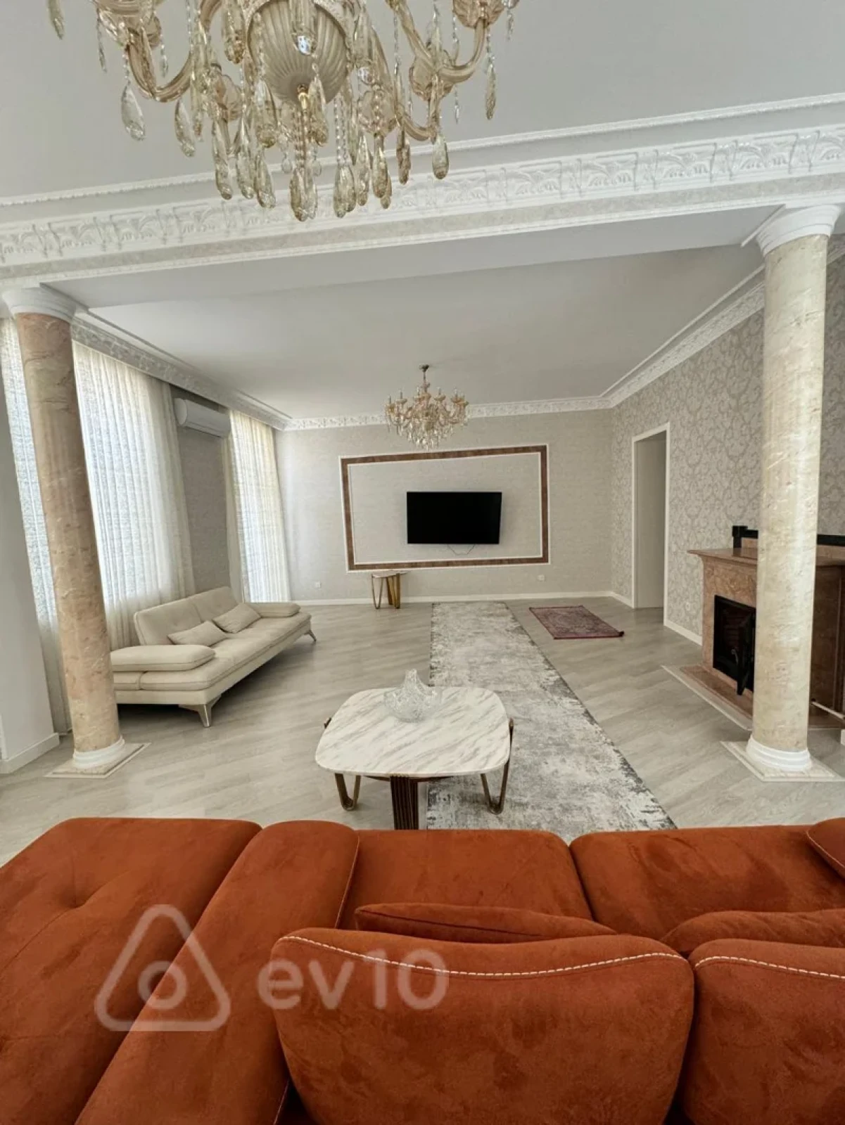 Kirayə verilir 4 otaqlı köhnə tikili 200 m²