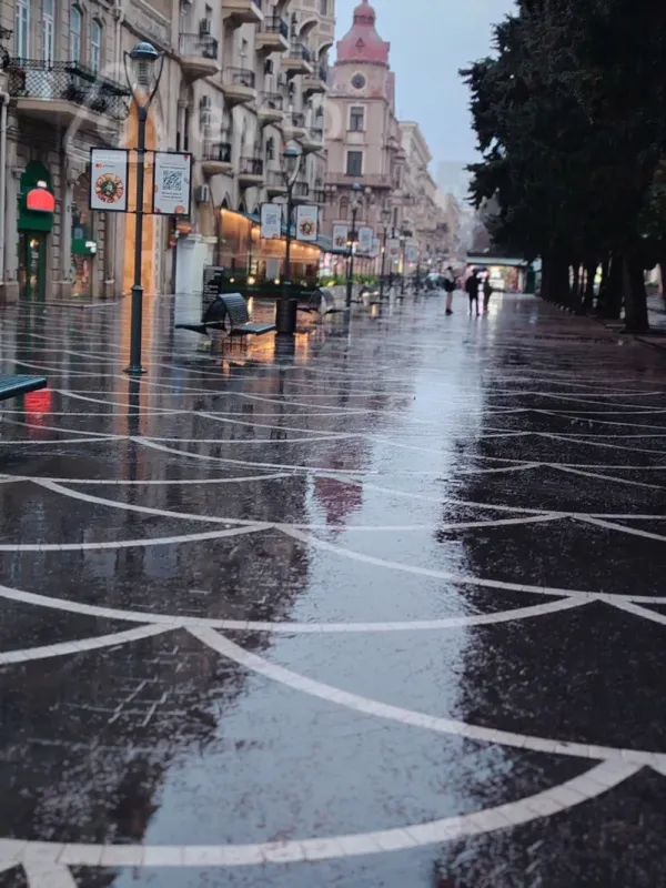 Kirayə verilir 4 otaqlı köhnə tikili 200 m²