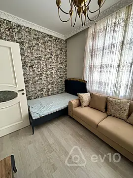 Kirayə verilir 4 otaqlı köhnə tikili 200 m²