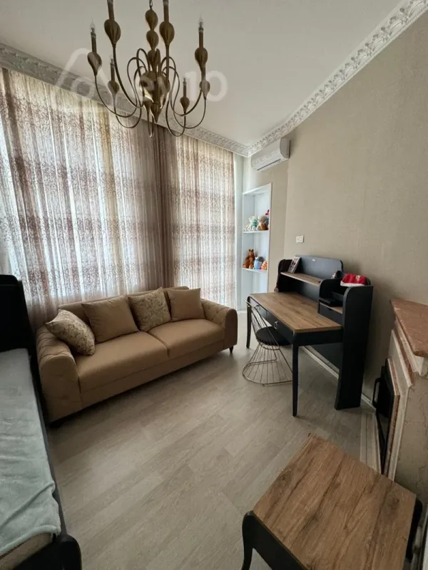 Kirayə verilir 4 otaqlı köhnə tikili 200 m²