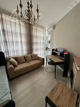 Kirayə verilir 4 otaqlı köhnə tikili 200 m²