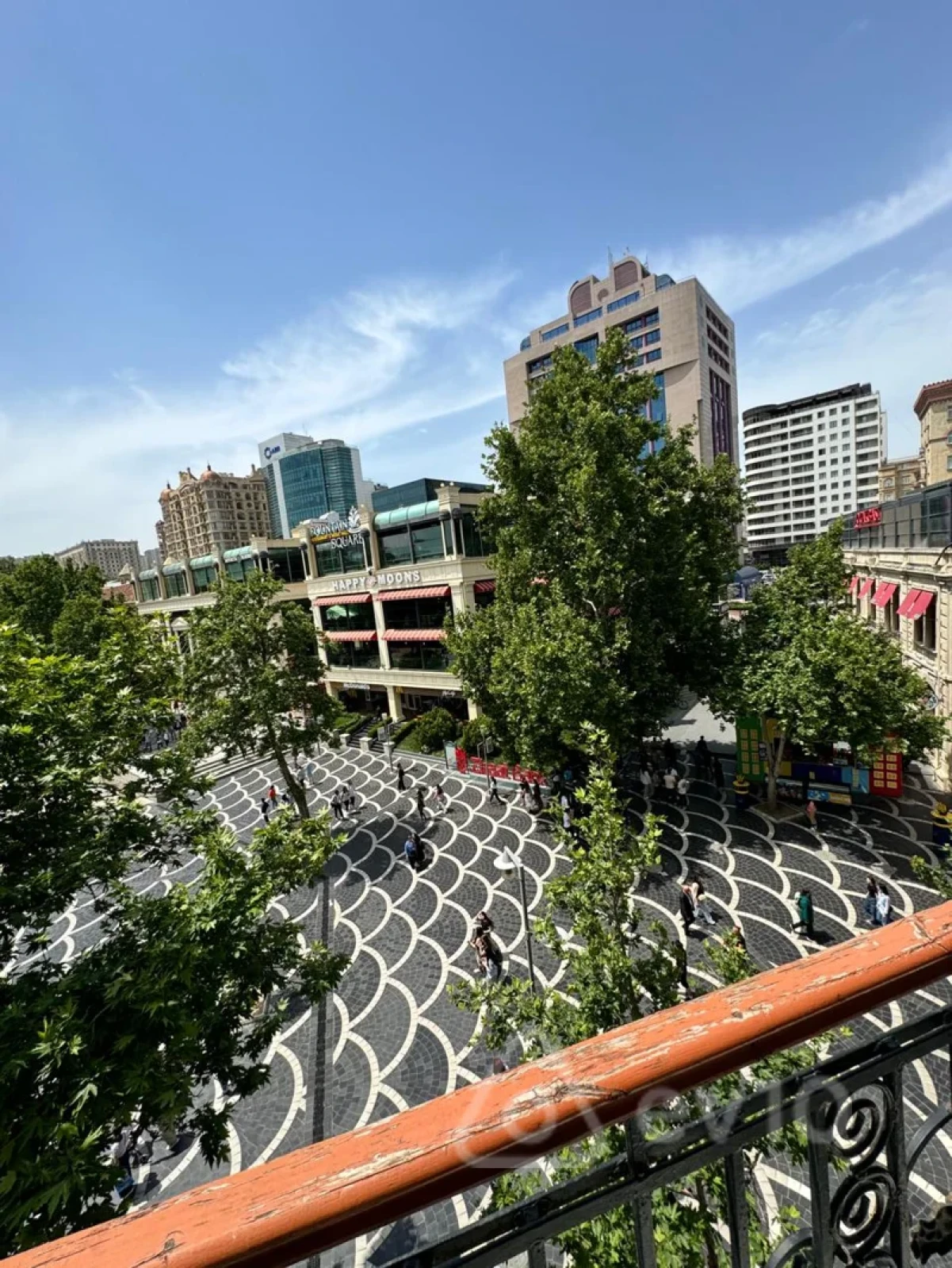 Kirayə verilir 4 otaqlı köhnə tikili 200 m²