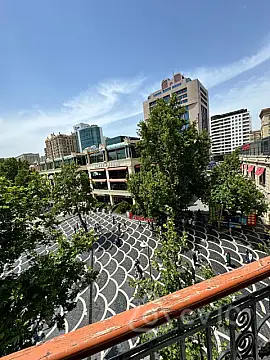 Kirayə verilir 4 otaqlı köhnə tikili 200 m²