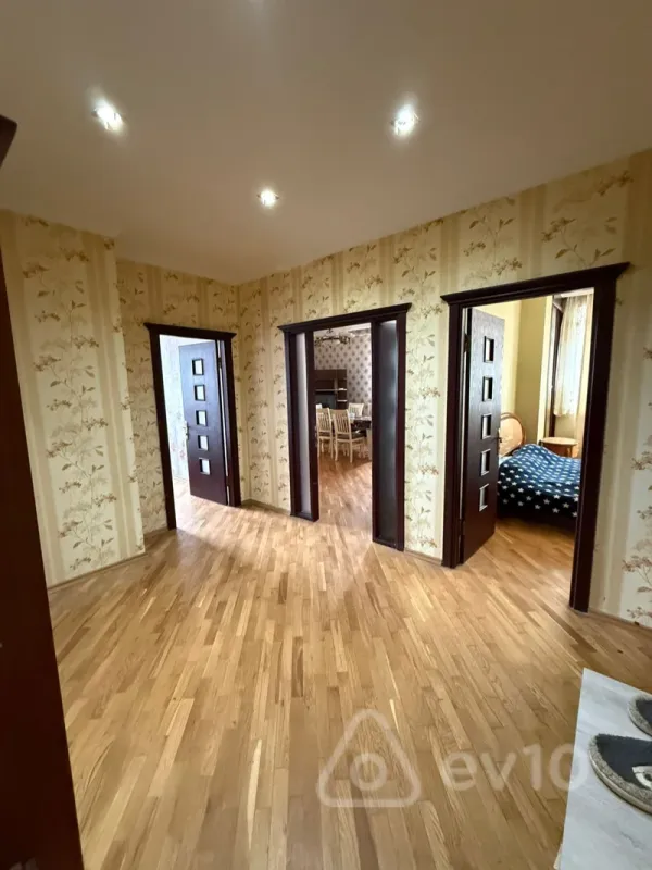 Kirayə verilir 3 otaqlı yeni tikili 100 m²