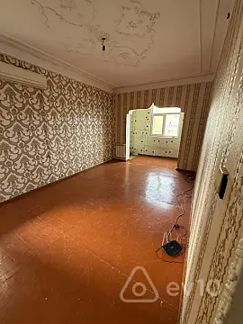 Satılır 1 otaqlı köhnə tikili 45 m²