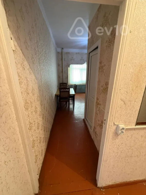Satılır 1 otaqlı köhnə tikili 45 m²