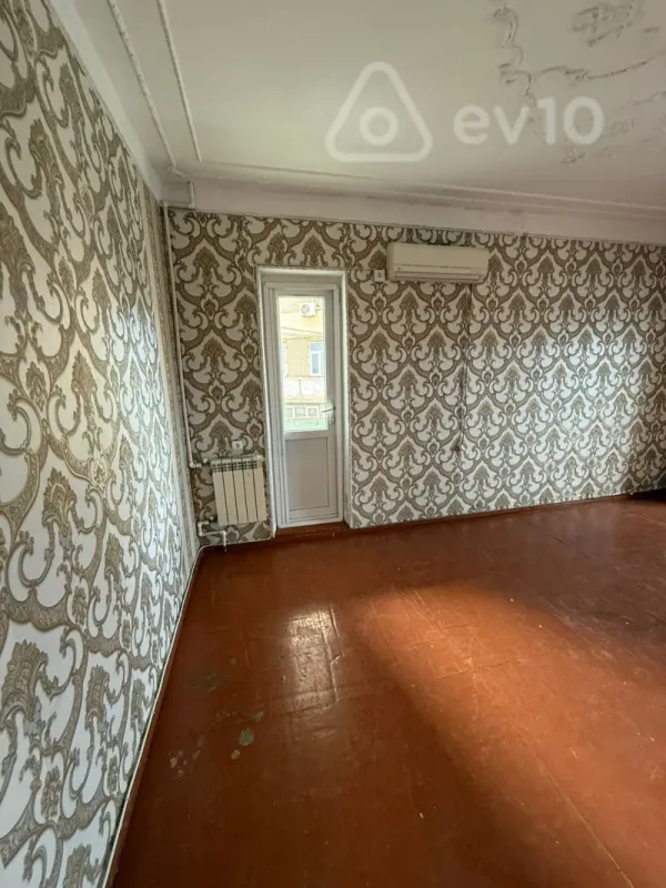 Satılır 1 otaqlı köhnə tikili 45 m²