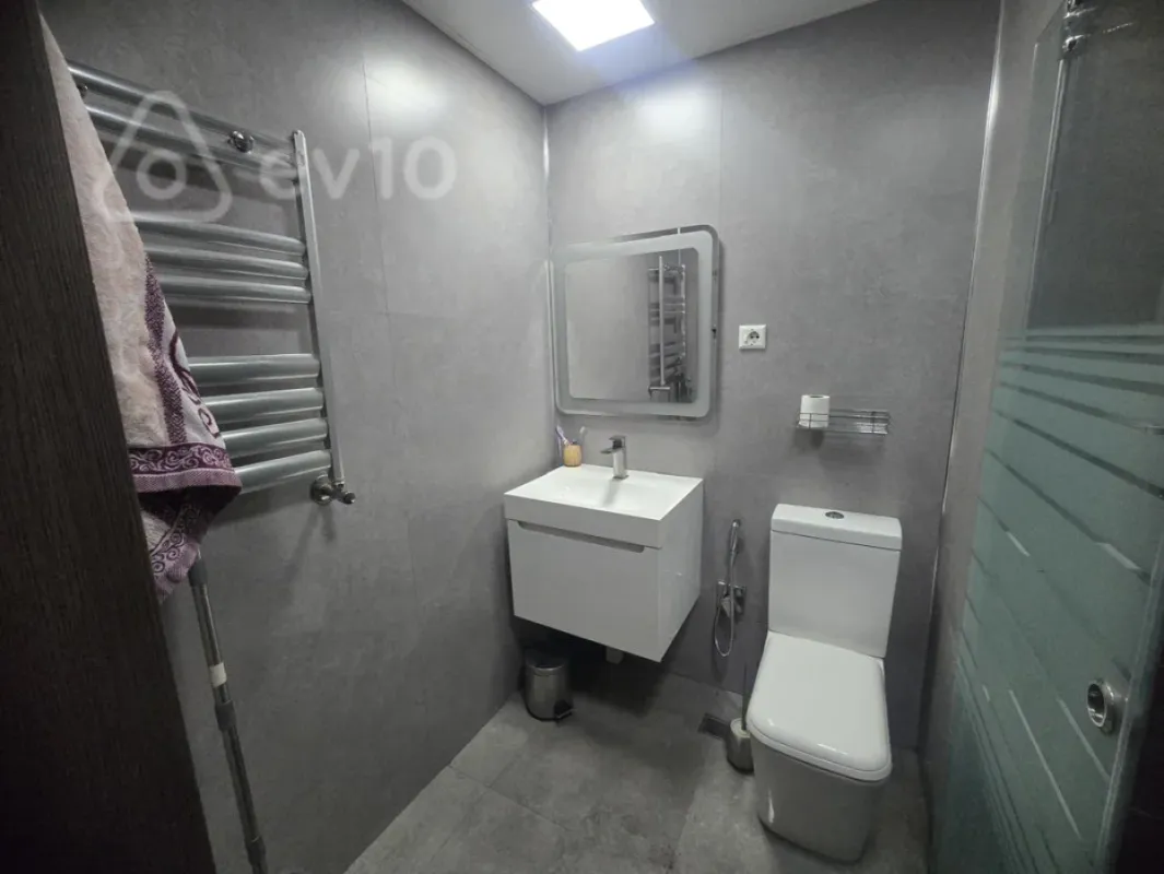 Kirayə verilir 3 otaqlı köhnə tikili 80 m²