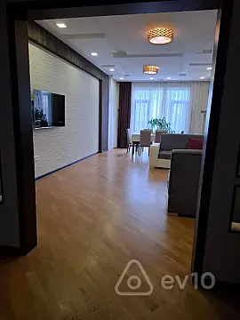Satılır 3 otaqlı yeni tikili 160 m²