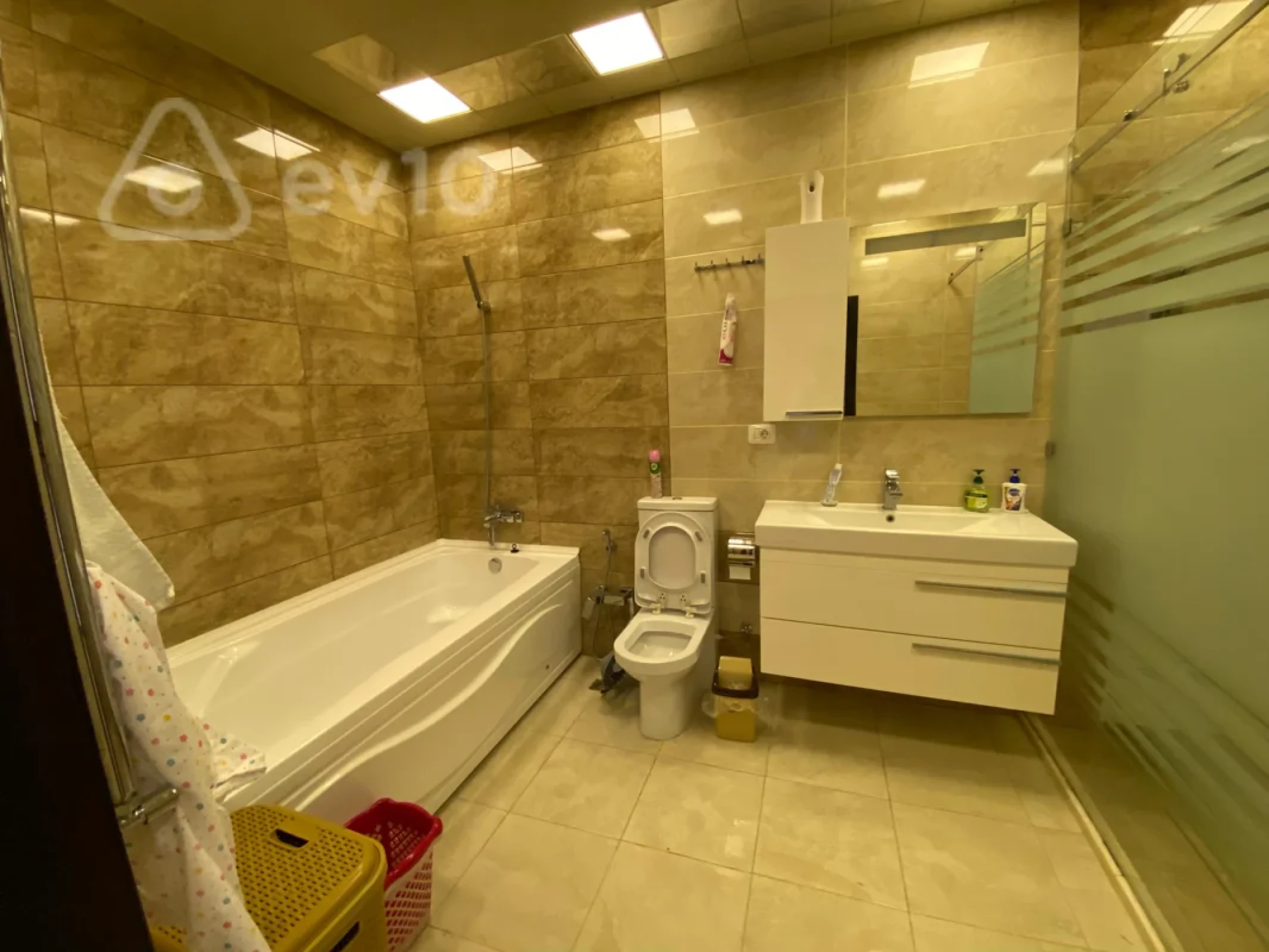 Satılır 3 otaqlı yeni tikili 160 m²