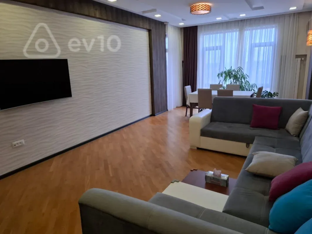 Satılır 3 otaqlı yeni tikili 160 m²