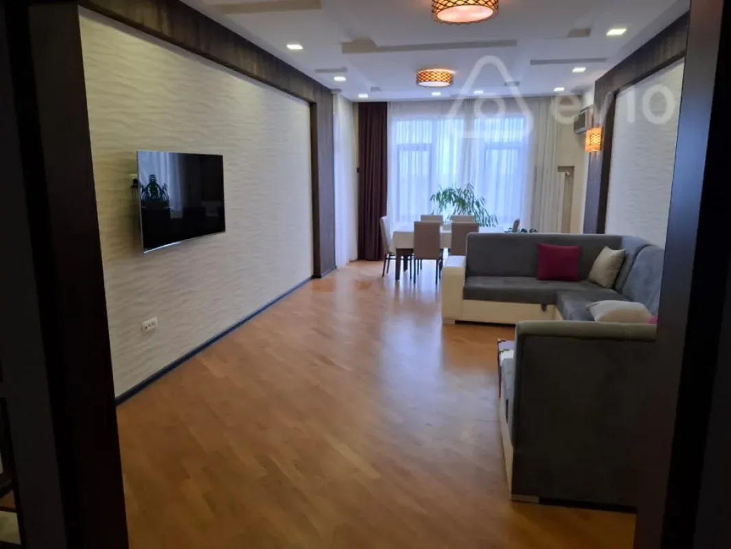 Satılır 3 otaqlı yeni tikili 160 m²