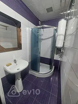 Kirayə verilir 2 otaqlı köhnə tikili 65 m²