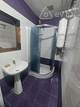 Kirayə verilir 2 otaqlı köhnə tikili 65 m²