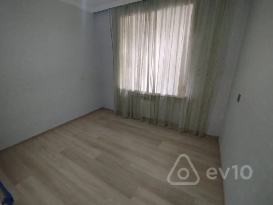 Kirayə verilir 3 otaqlı köhnə tikili 65 m²
