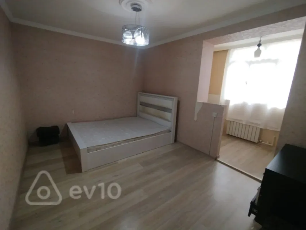 Kirayə verilir 3 otaqlı köhnə tikili 65 m²