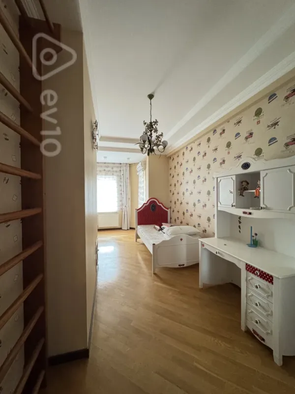 Kirayə verilir 3 otaqlı yeni tikili 150 m²