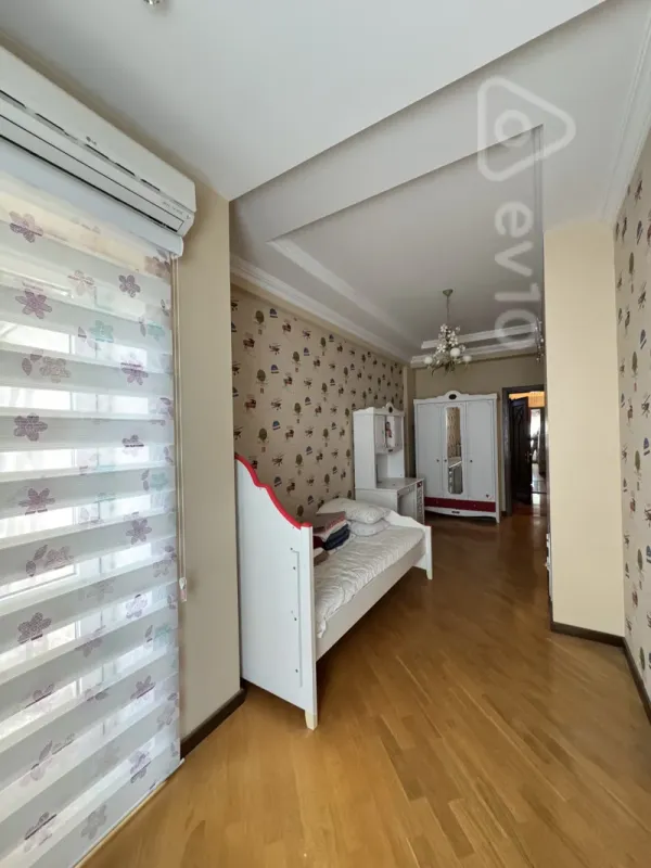 Kirayə verilir 3 otaqlı yeni tikili 150 m²