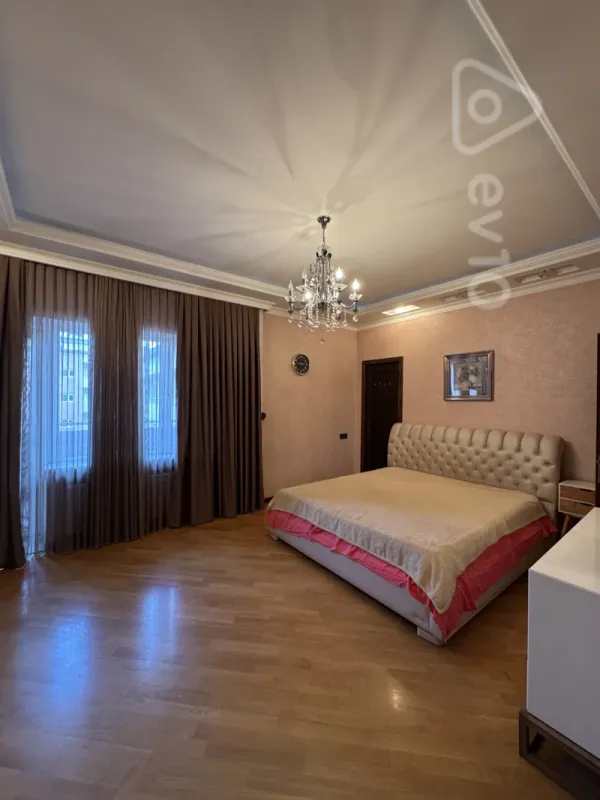 Kirayə verilir 3 otaqlı yeni tikili 150 m²